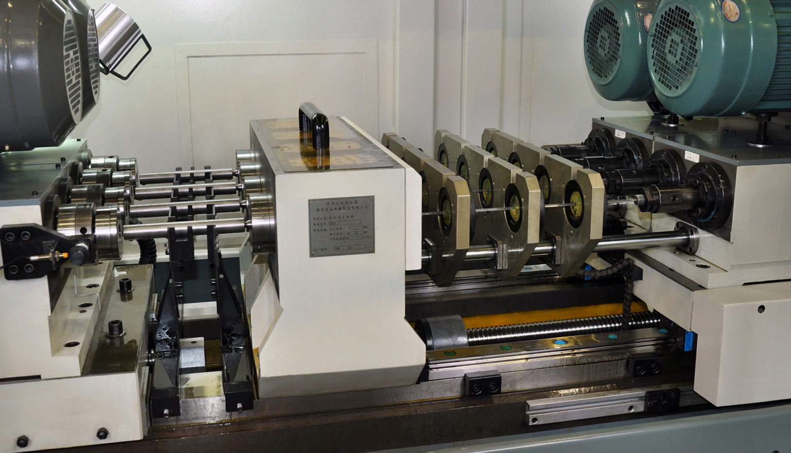 GSM金石機械生產的四軸槍鉆鉆機